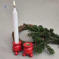 træ-røde-kuglestager-messing-indsats-svenske-gamle-julelysestager